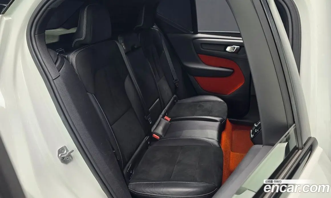 Volvo XC40 2021 2.0 автомат (гидро), фото 17