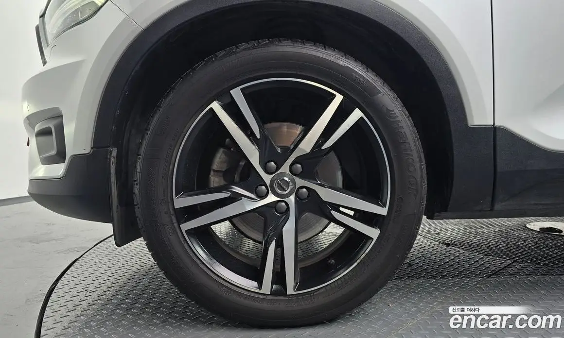 Volvo XC40 2021 2.0 автомат (гидро), фото 5