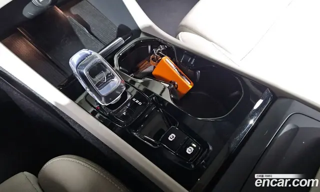 Volvo XC40 2024 2.0 автомат (гидро), миниатюра 12
