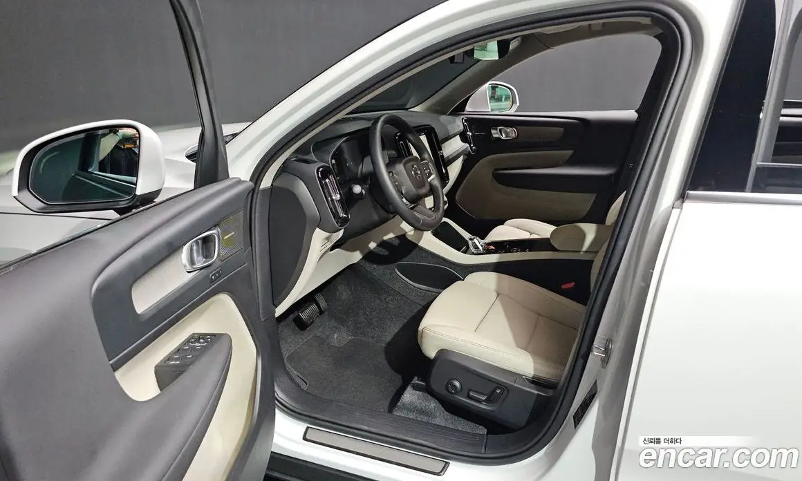 Volvo XC40 2024 2.0 автомат (гидро), фото 13