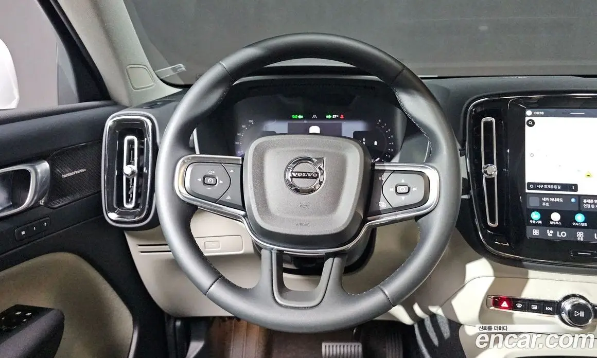 Volvo XC40 2024 2.0 автомат (гидро), фото 17