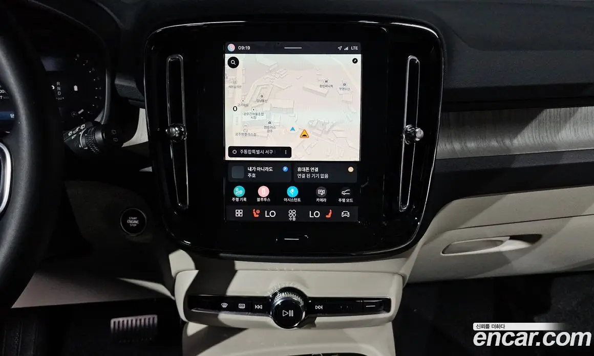 Volvo XC40 2024 2.0 автомат (гидро), фото 18