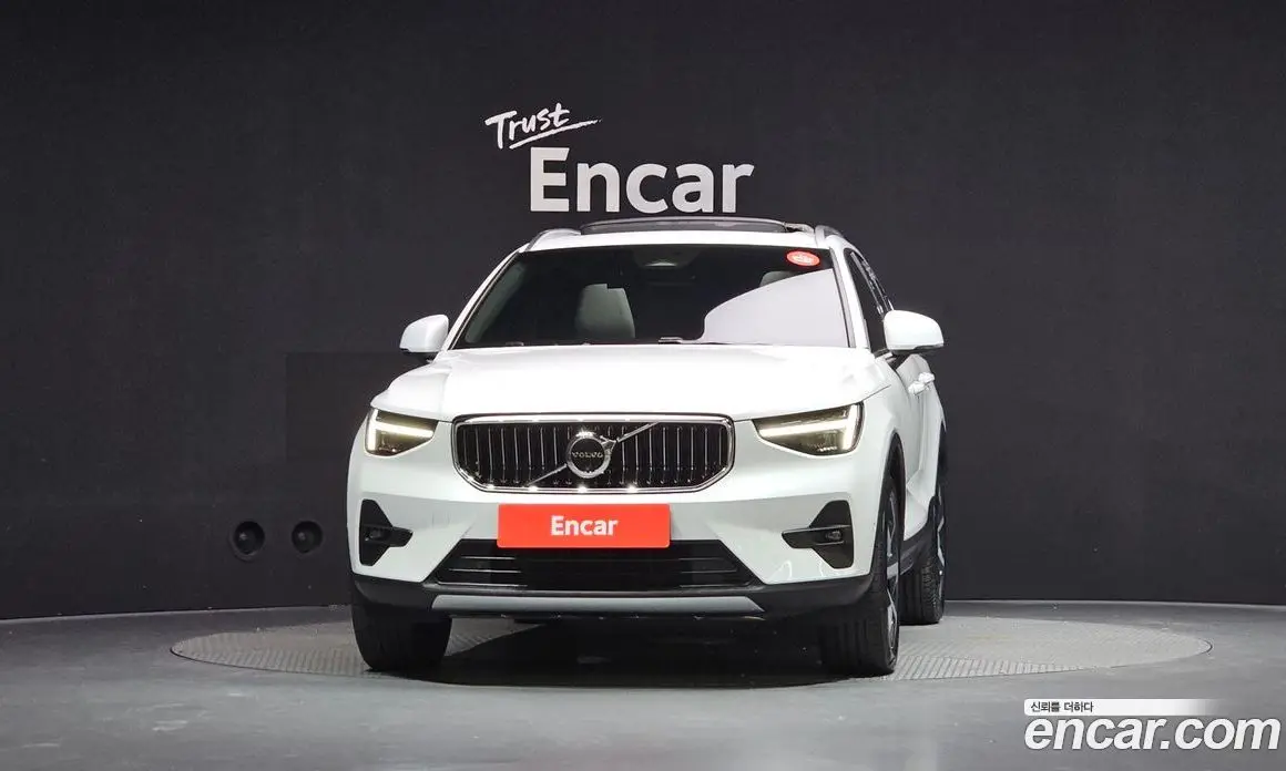 Volvo XC40 2024 2.0 автомат (гидро), фото 3