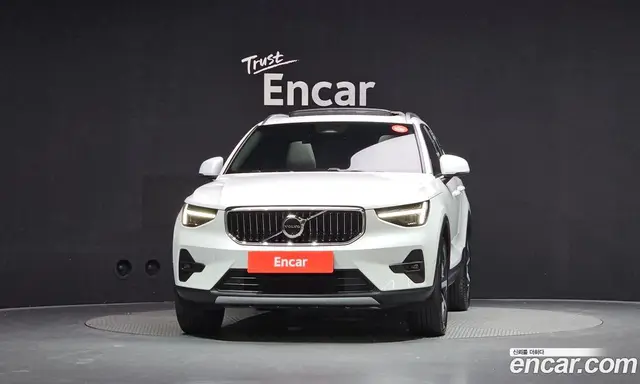 Volvo XC40 2024 2.0 автомат (гидро), миниатюра 3