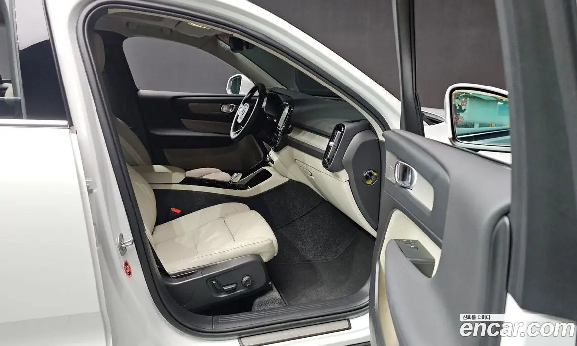 Volvo XC40 2024 2.0 автомат (гидро), фото 23