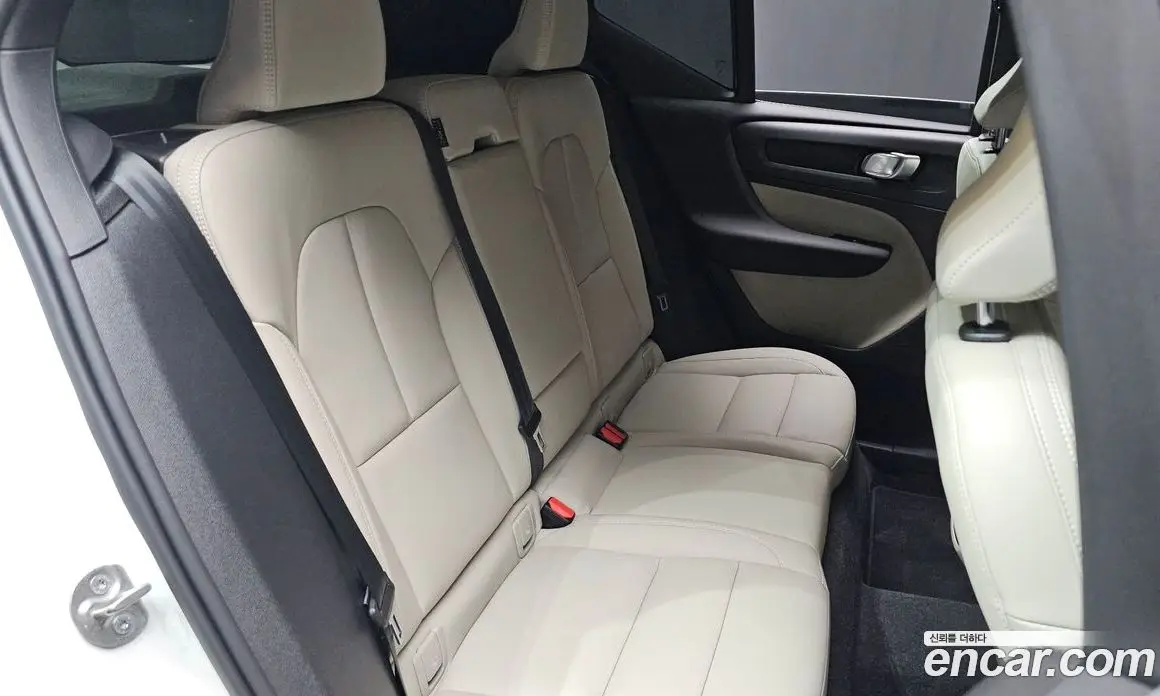 Volvo XC40 2024 2.0 автомат (гидро), фото 28