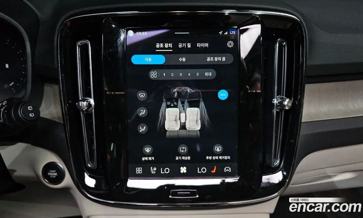 Volvo XC40 2024 2.0 автомат (гидро), фото 30