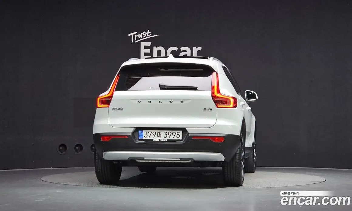 Volvo XC40 2024 2.0 автомат (гидро), фото 4