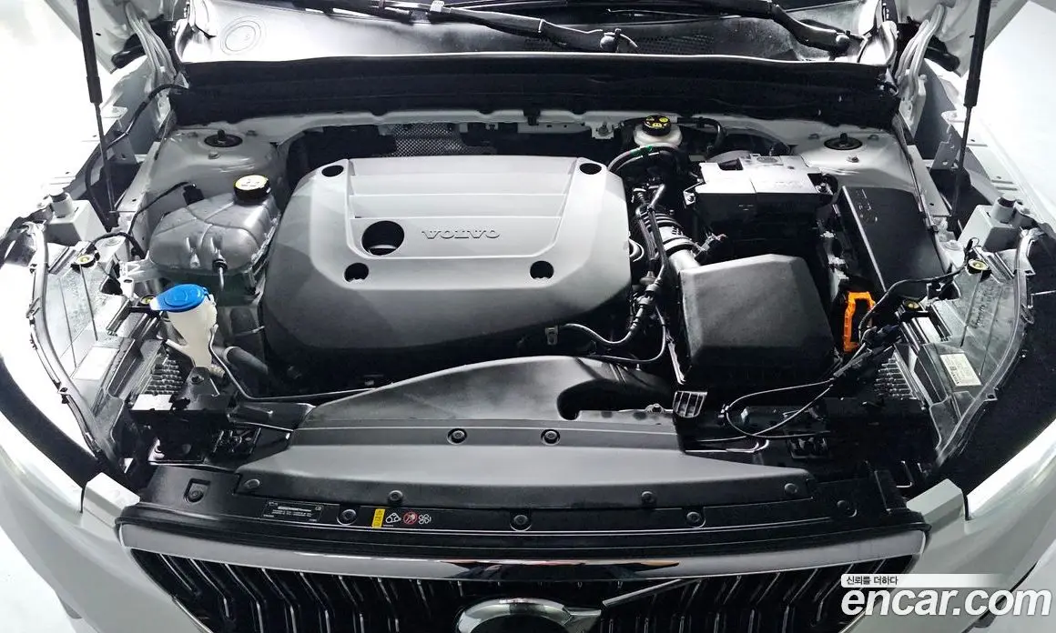 Volvo XC40 2024 2.0 автомат (гидро), фото 6