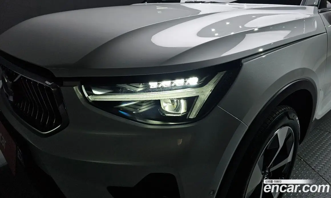 Volvo XC40 2024 2.0 автомат (гидро), фото 8