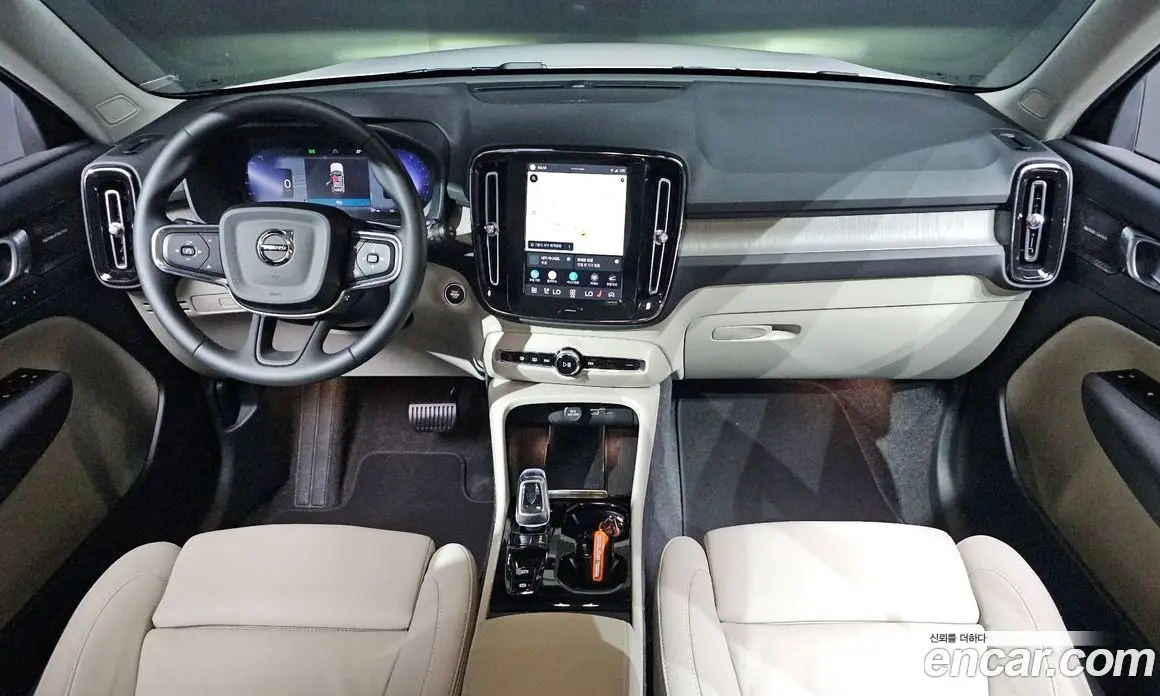 Volvo XC40 2024 2.0 автомат (гидро), фото 10