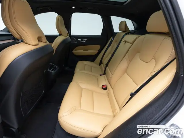 Volvo XC60 2024 2.0 автомат (гидро), миниатюра 11
