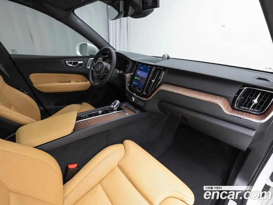 Volvo XC60 2024 2.0 автомат (гидро), фото 12