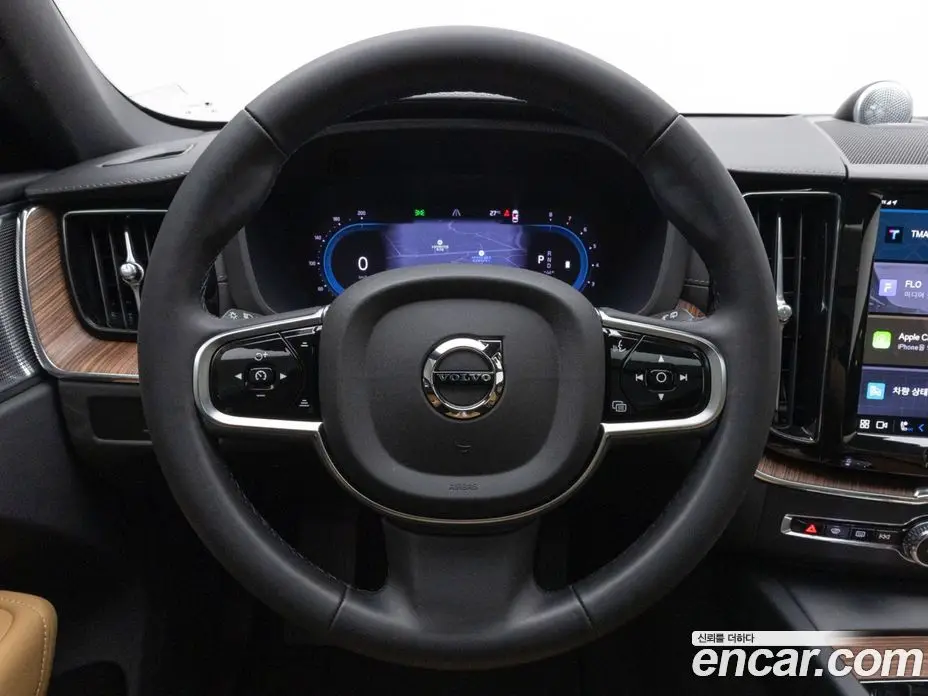 Volvo XC60 2024 2.0 автомат (гидро), фото 13