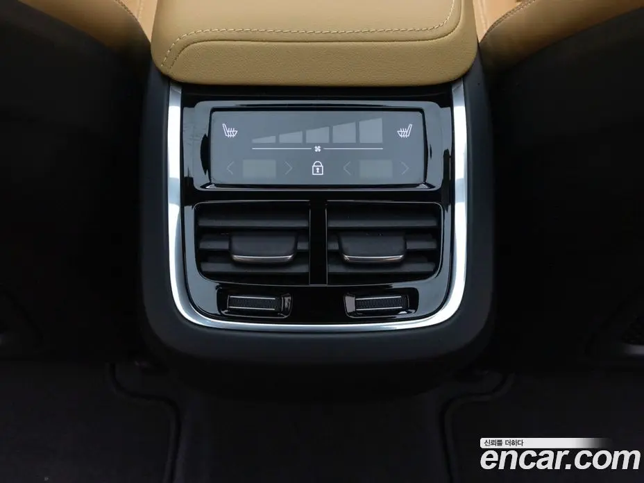 Volvo XC60 2024 2.0 автомат (гидро), фото 18