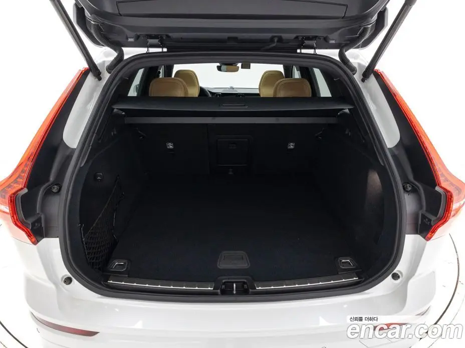 Volvo XC60 2024 2.0 автомат (гидро), фото 19