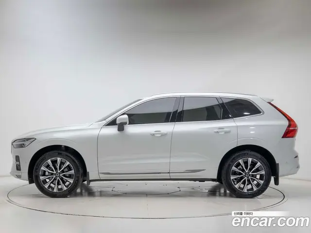 Volvo XC60 2024 2.0 автомат (гидро), миниатюра 3