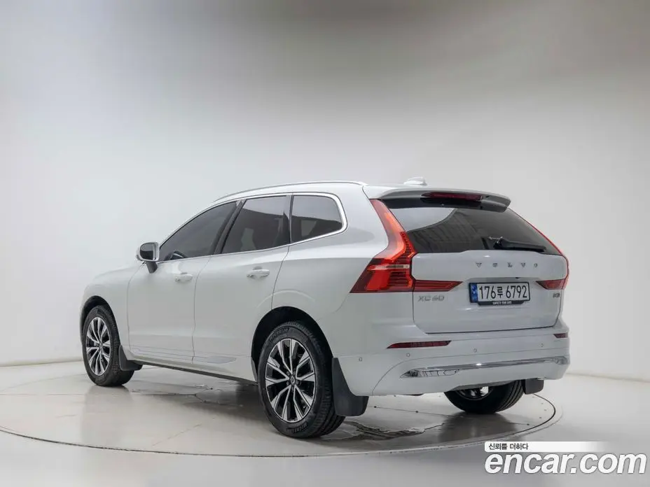 Volvo XC60 2024 2.0 автомат (гидро), фото 4