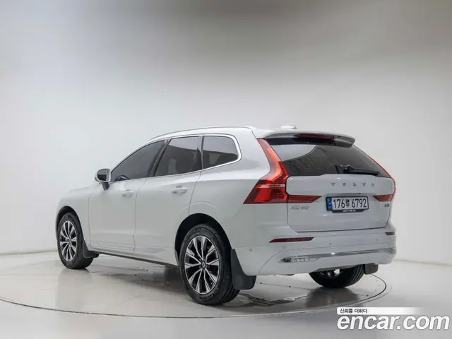 Volvo XC60 2024 2.0 автомат (гидро), миниатюра 4