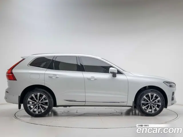 Volvo XC60 2024 2.0 автомат (гидро), миниатюра 5