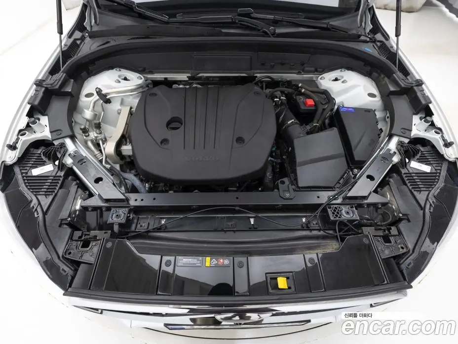 Volvo XC60 2024 2.0 автомат (гидро), фото 7