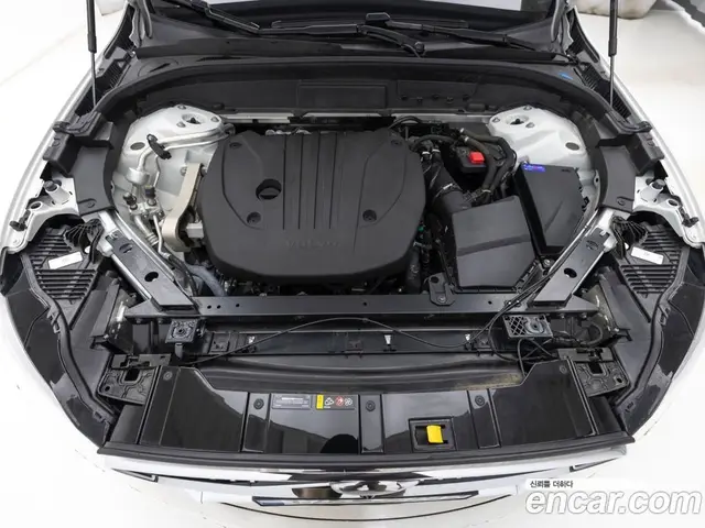 Volvo XC60 2024 2.0 автомат (гидро), миниатюра 7