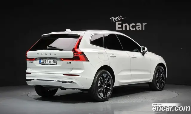 Volvo XC60 2025 2.0 автомат (гидро), миниатюра 2