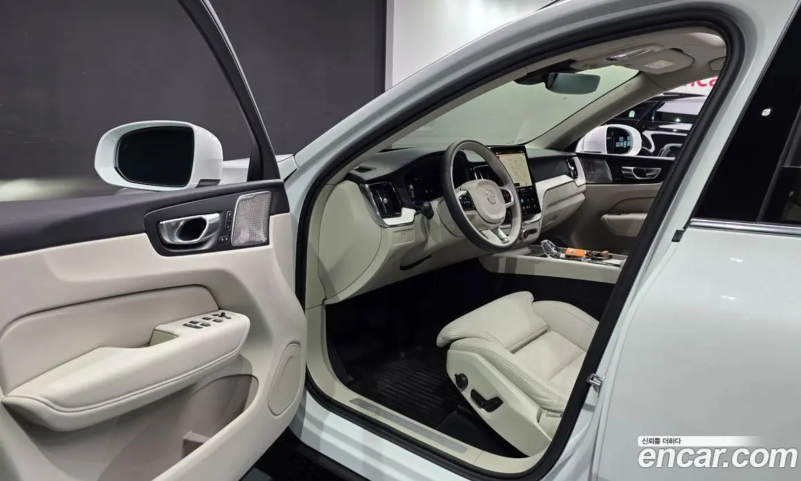 Volvo XC60 2025 2.0 автомат (гидро), фото 13