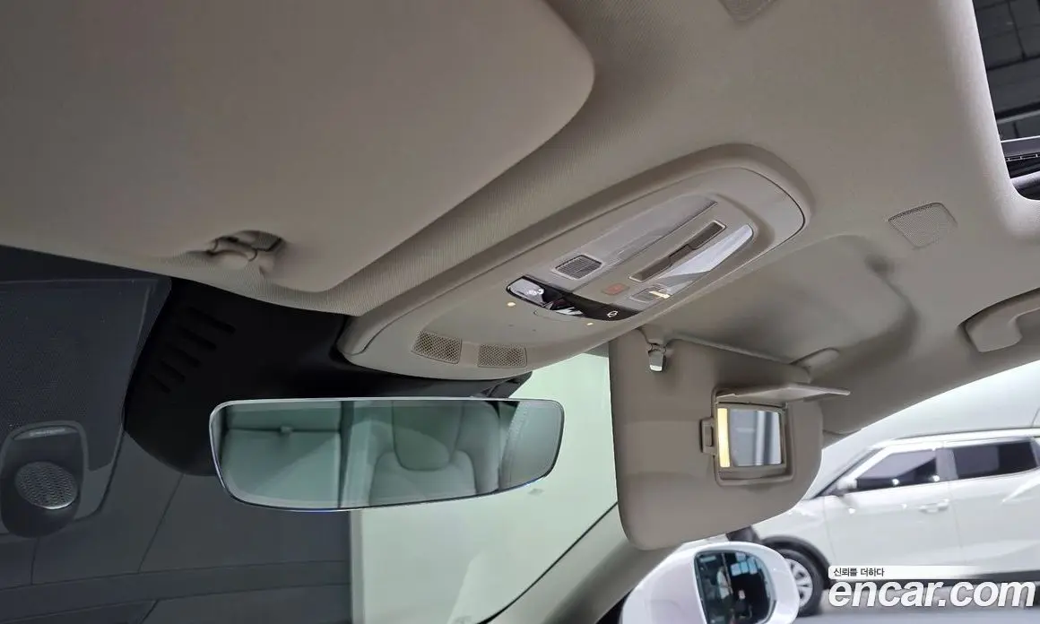Volvo XC60 2025 2.0 автомат (гидро), фото 30