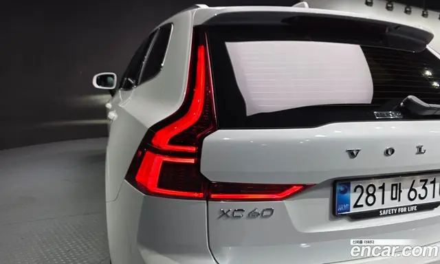Volvo XC60 2025 2.0 автомат (гидро), миниатюра 9