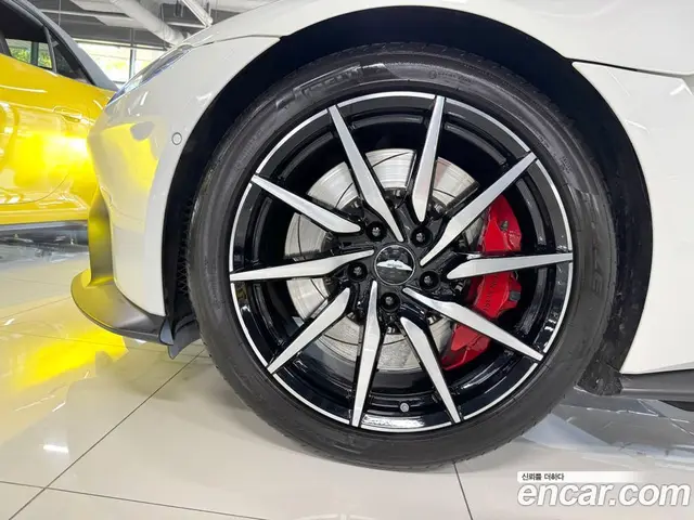 Aston Martin Vantage 2019 4.0 автомат (гидро), миниатюра 12
