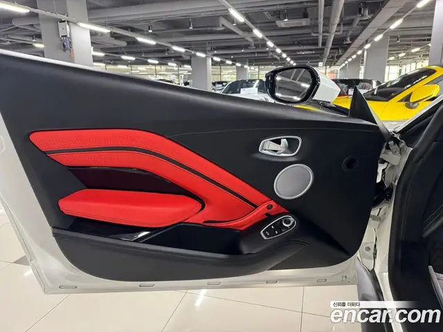 Aston Martin Vantage 2019 4.0 автомат (гидро), миниатюра 6