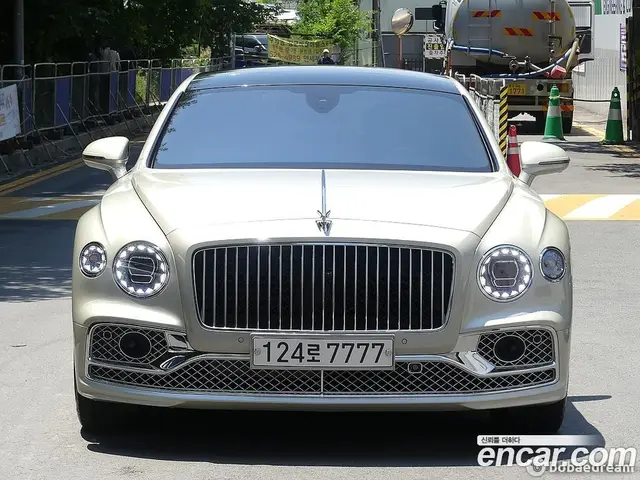 Bentley Flying Spur, 2023, 14 000 км