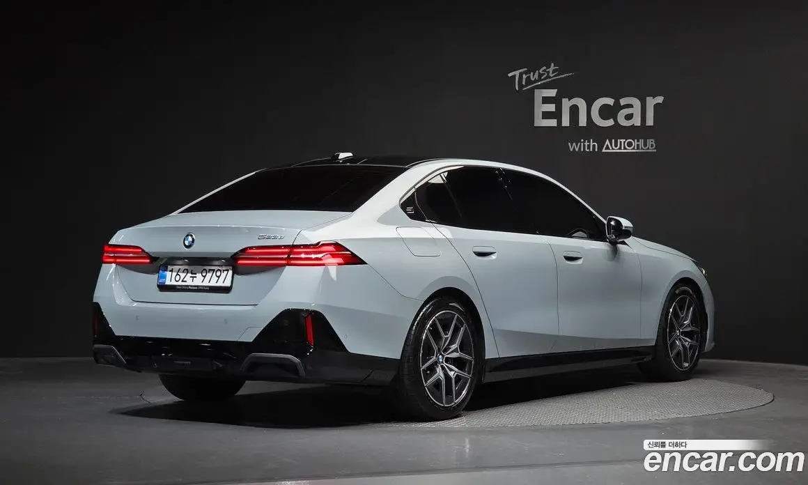 BMW 5 серия 2025 2.0 автомат (гидро), фото 1