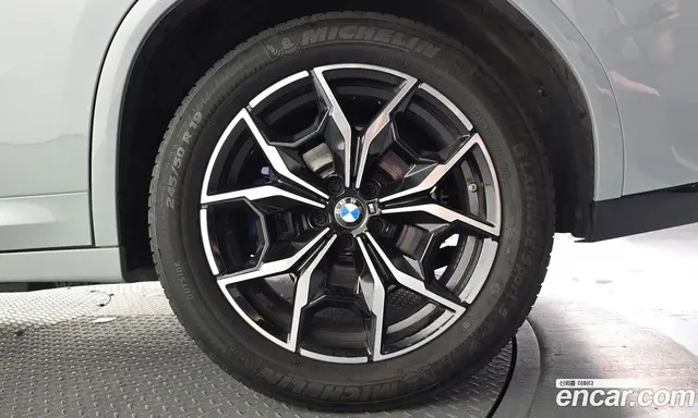 BMW X4 2023 2.0 автомат (гидро), миниатюра 7