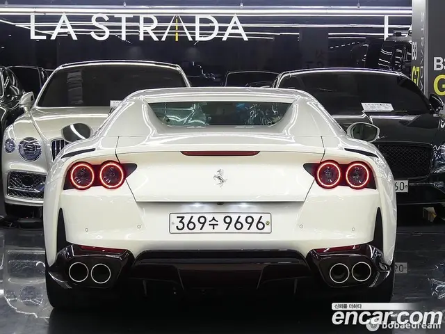 Ferrari 812 2021 6.5 автомат (гидро), миниатюра 3