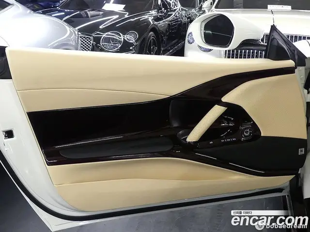 Ferrari 812 2021 6.5 автомат (гидро), миниатюра 10