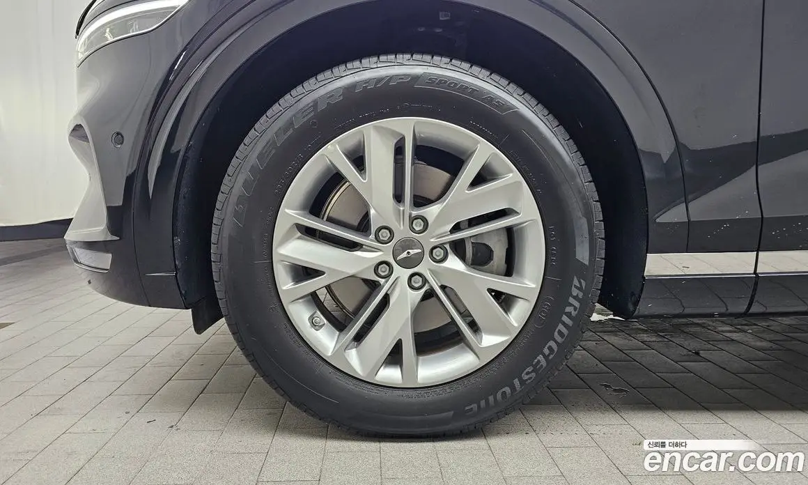 Genesis GV70 2023 2.5 автомат (гидро), фото 5 Genesis GV70 2023 2.5 автомат (гидро), фото 5