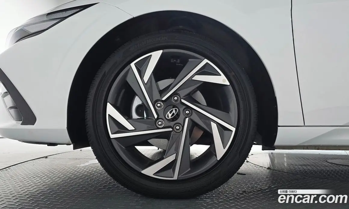 Hyundai Avante 2026 1.6 автомат (гидро), фото 4