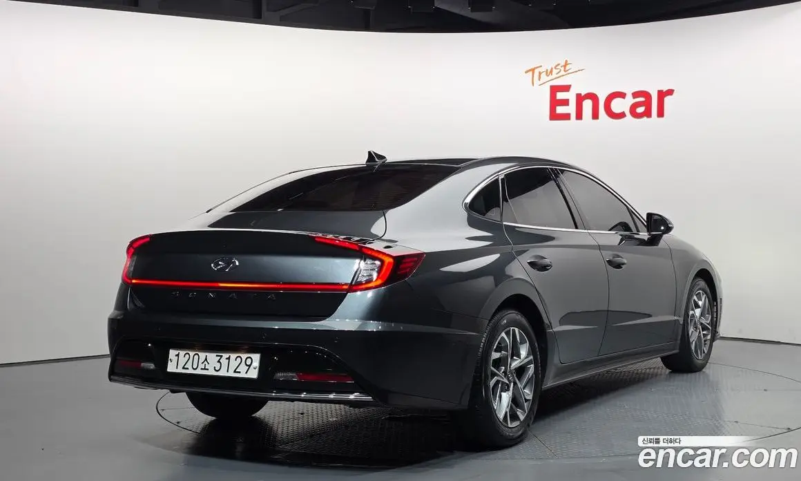 Hyundai Sonata 2022 2.0 автомат (гидро), фото 2
