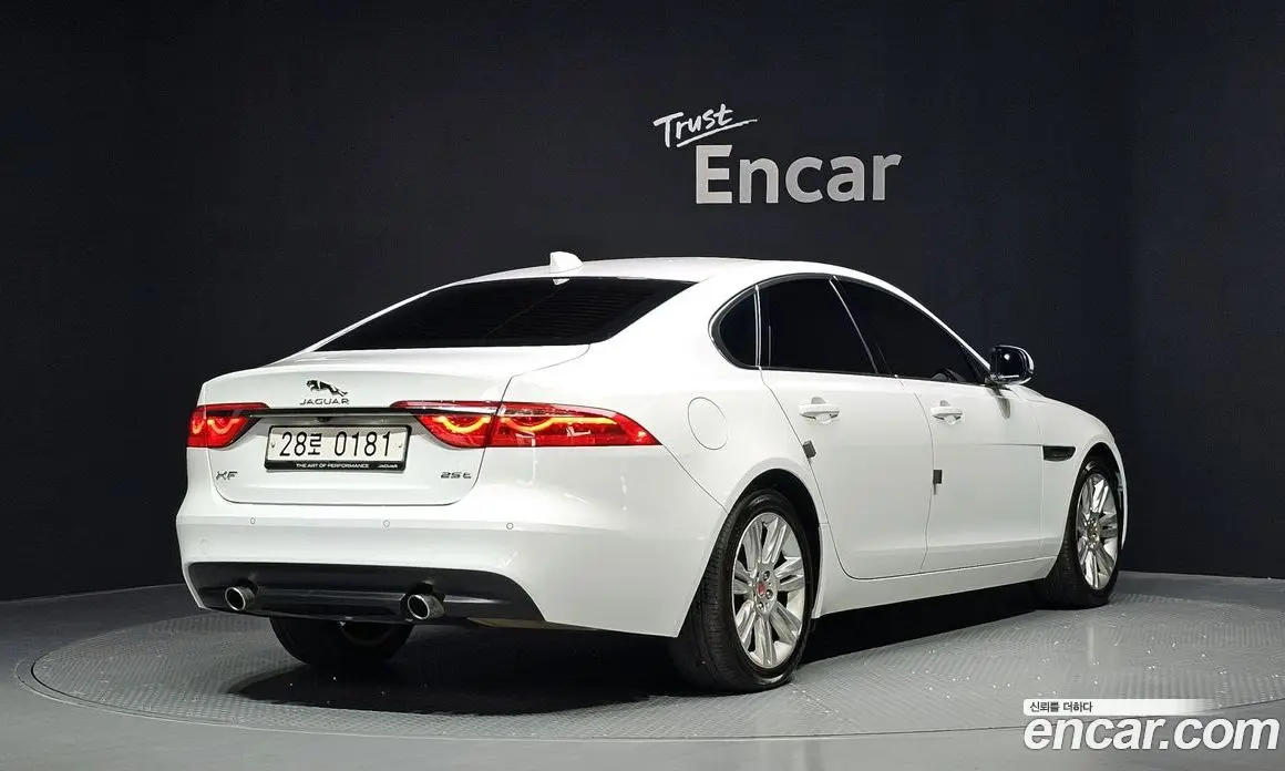 Jaguar XF 2016 2.0 автомат (гидро), фото 2