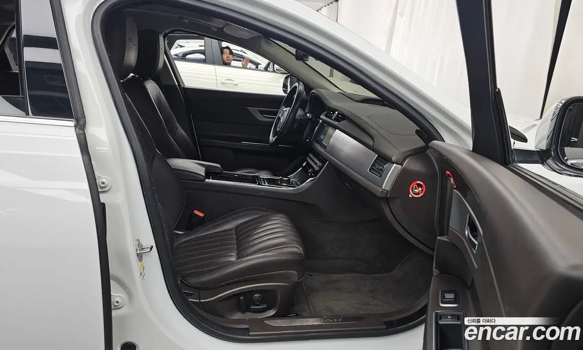 Jaguar XF 2016 2.0 автомат (гидро), фото 11