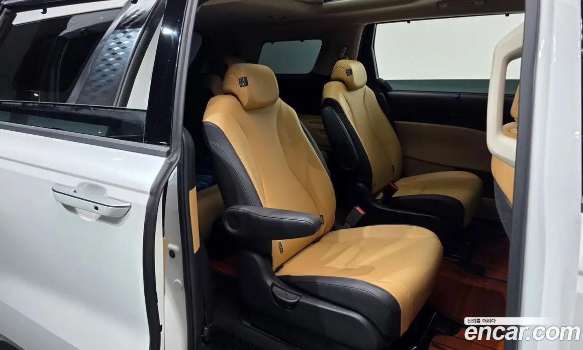 Kia Carnival 2021 3.5 автомат (гидро), фото 12