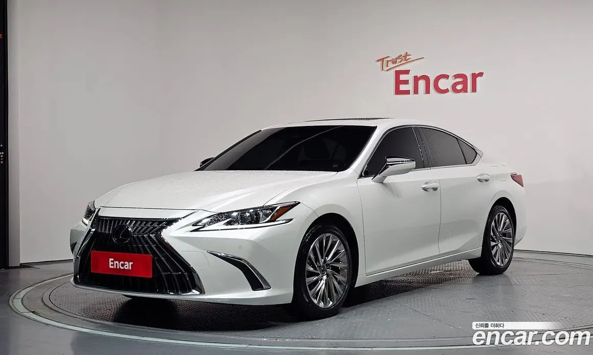 Lexus ES 2023 2.5 автомат (гидро), фото 1