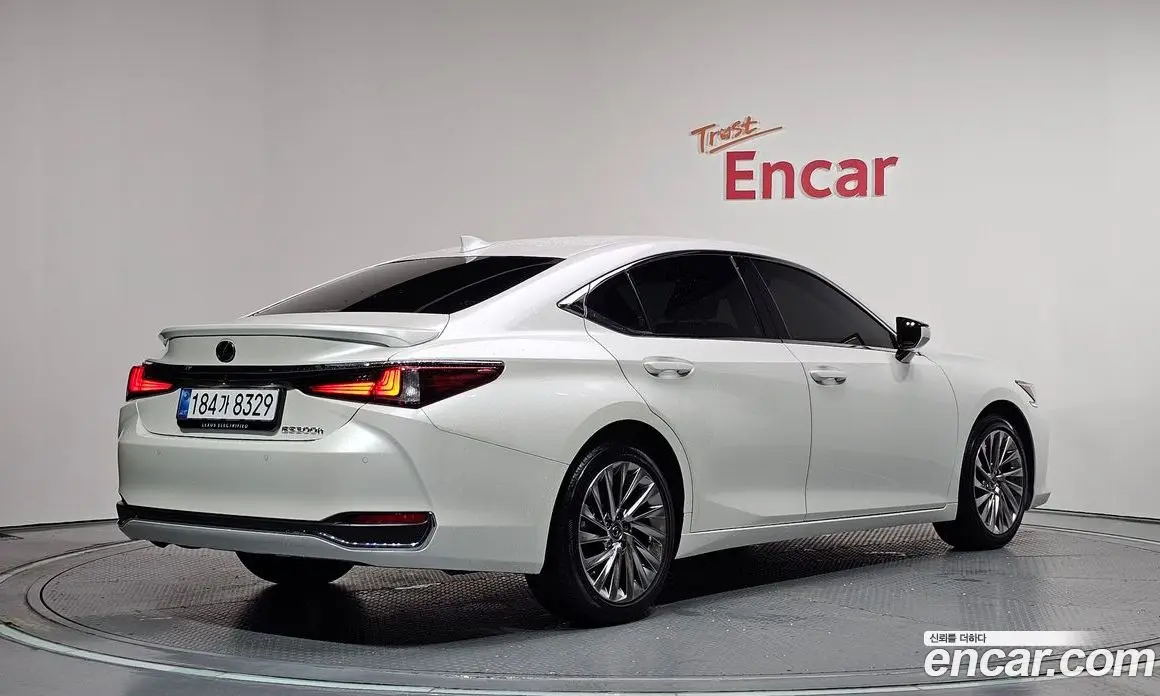 Lexus ES 2023 2.5 автомат (гидро), фото 2