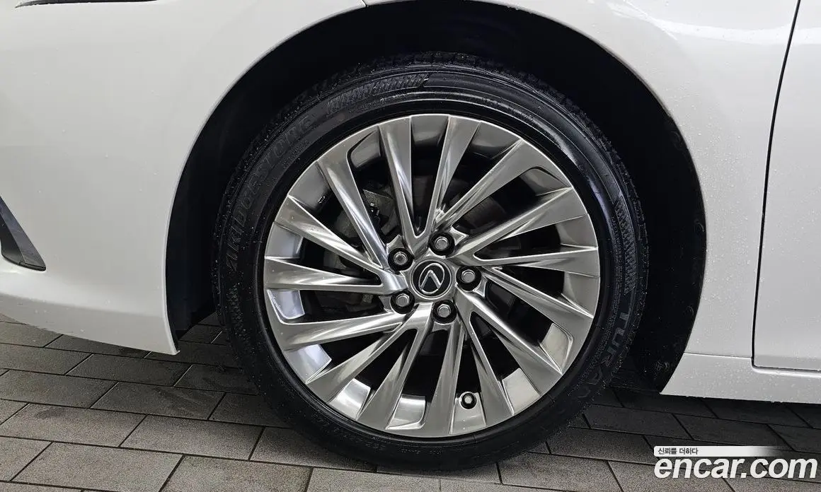 Lexus ES 2023 2.5 автомат (гидро), фото 5