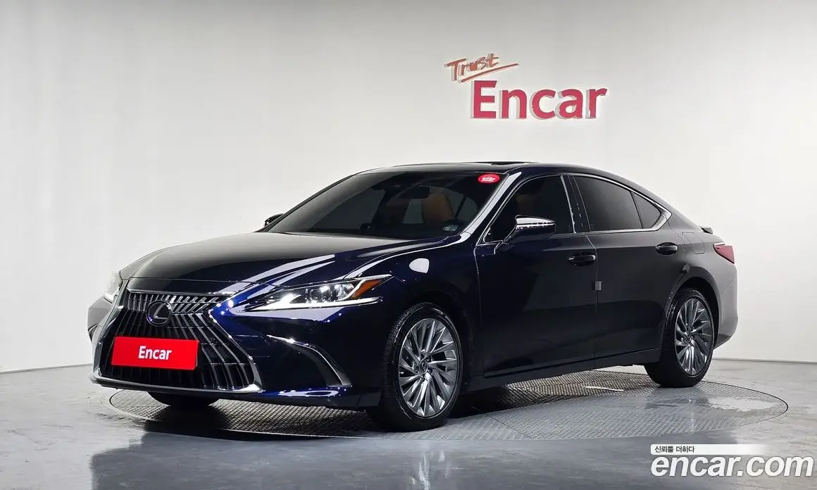 Lexus ES 2023 2.5 автомат (гидро), фото 1
