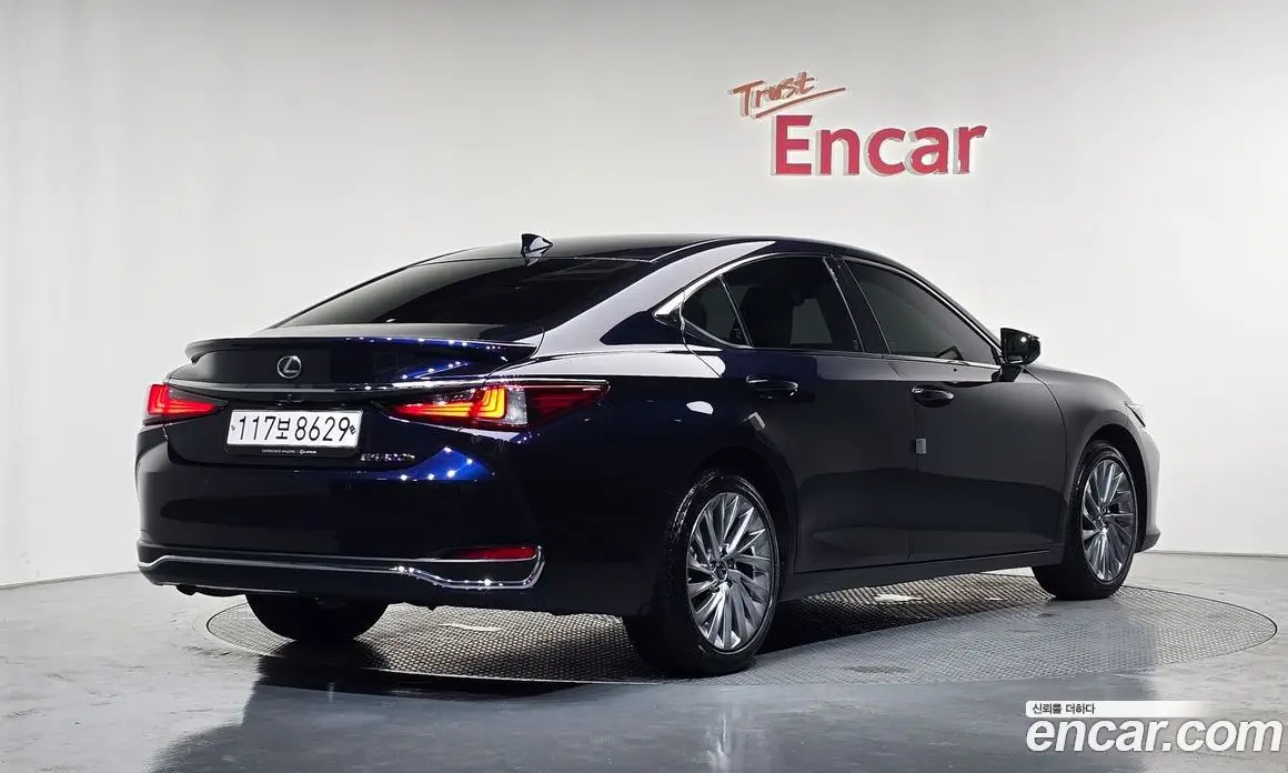 Lexus ES 2023 2.5 автомат (гидро), фото 2