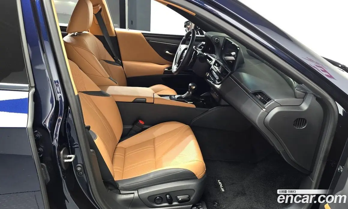 Lexus ES 2023 2.5 автомат (гидро), фото 16