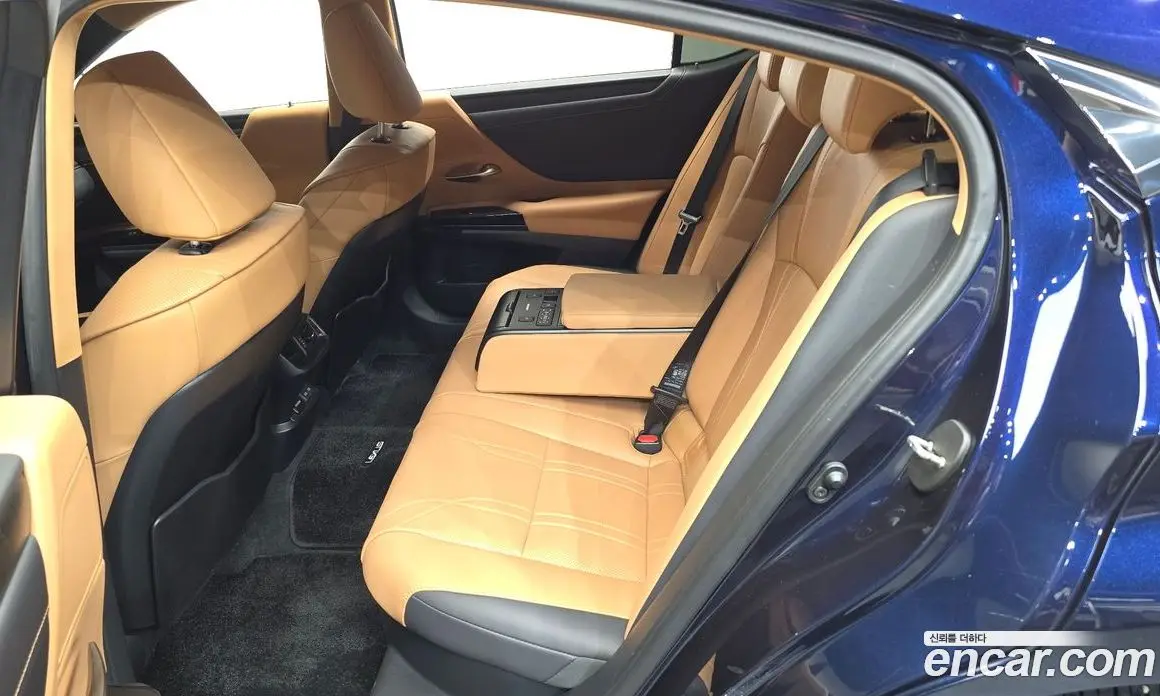 Lexus ES 2023 2.5 автомат (гидро), фото 17